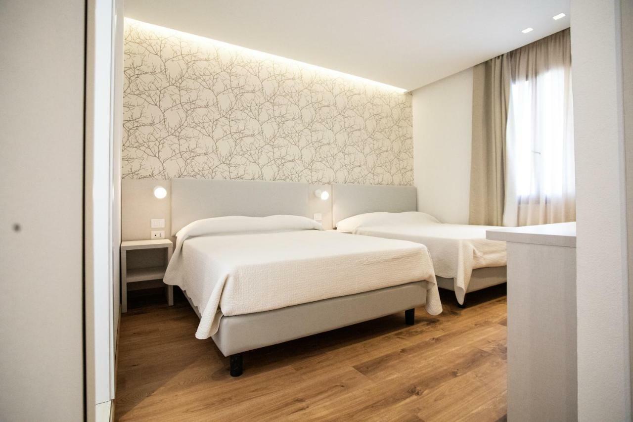 Deluxe Quadruple Room,819388820:JPEG
